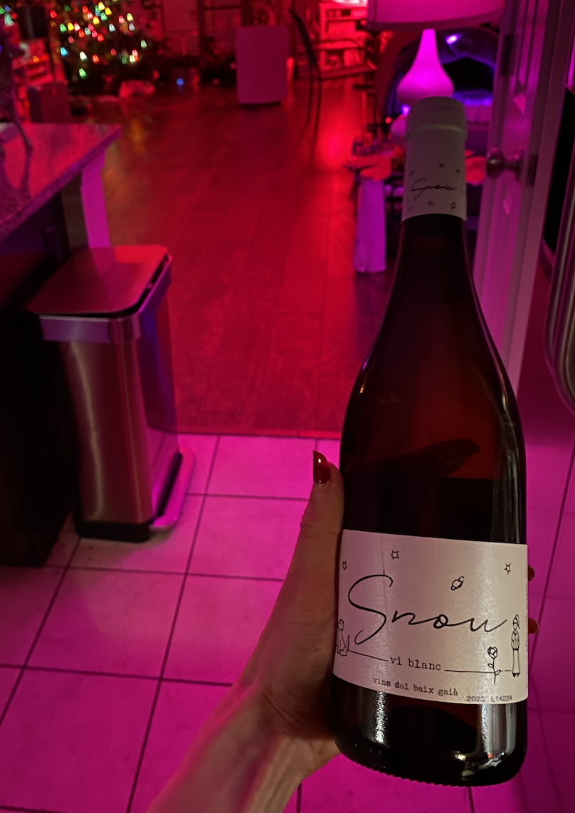 Bottle of Snow Blanc by Celler 9+